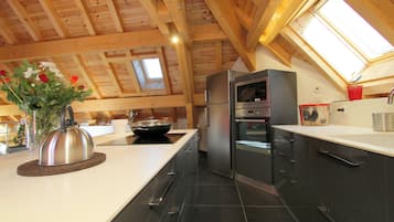 KylskÄp, mikrovÄgsugn, ugn och spishÀll