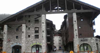 Apartment, sleeps 6, downtown, mountain proximity, Val-d'Isère