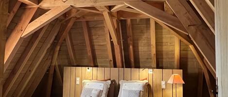 2 bedrooms, iron/ironing board, travel cot, free WiFi