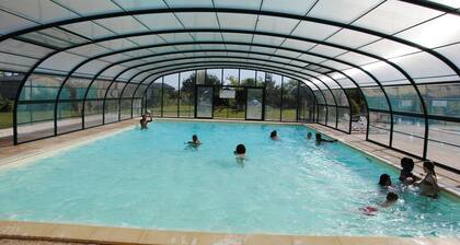 Grand cottage meublé avec terrasse couverte et place de parking
