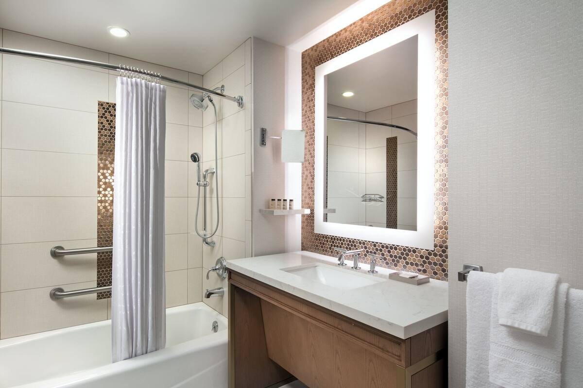 free toiletries, towels