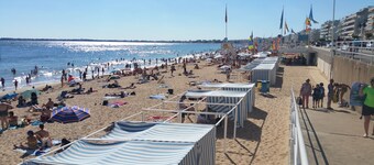 Fin 100 meter frÄn stranden lÀgenhet, lÀmplig för familjesemestern.