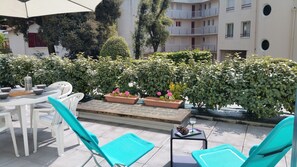 تناول الطعام بالخارج