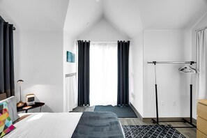 4 habitaciones, tabla de planchar con plancha y cuna de viaje