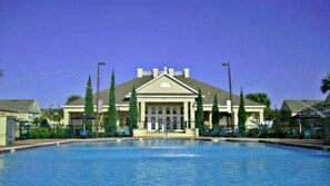 A heated pool - Ask about Early Check in! Master Bedroom on Main Floor. 10 Min Away from Disney (Kissimmee)