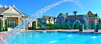 Ask about Early Check in! Master Bedroom on Main Floor.  10 Min Away from Disney