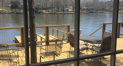 5 STAR PREMIER PROPERTY on Lake Jordan perfect for a relaxing getaway!