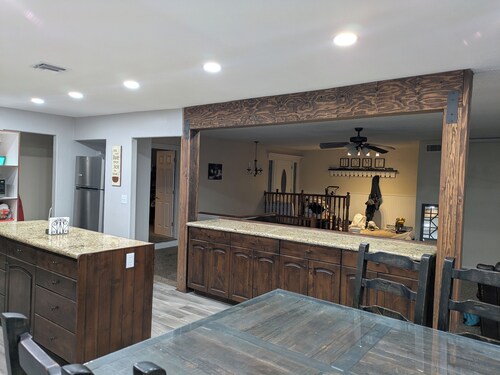 Game Room-120" Movie Screen-  Sleeps 30+ -Parks & Lakes-Riding Trails!