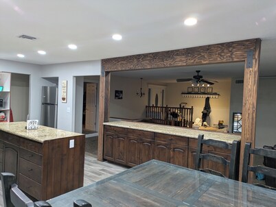 Game Room-120" Movie Screen-  Sleeps 30+ -Parks & Lakes-Riding Trails!