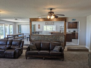 Tv, videospil, dvd-afspiller, bordfodbold