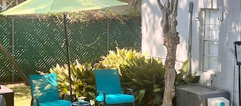 Adorable, tiny, 1 to 2 person cottage, bring Fido!