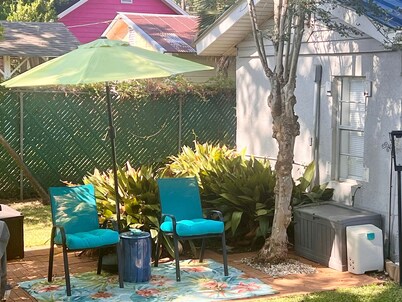 Adorable, tiny, 1 to 2 person cottage, bring Fido!