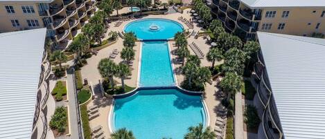 Outdoor pool, an infinity pool