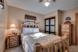2 bedrooms, iron/ironing board, Internet, bed sheets