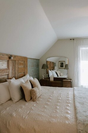 4 camere, una scrivania, ferro/asse da stiro, Wi-Fi gratuito