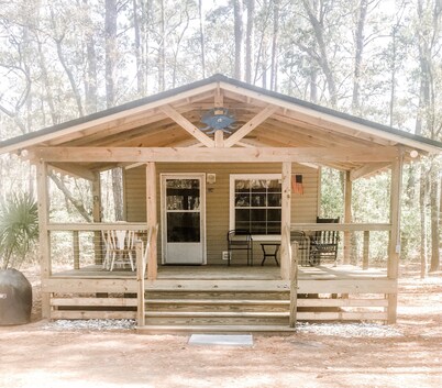 The Evan Cottage - Unplugged, quaint, island living!