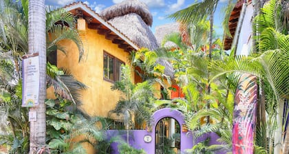 Villas del Rio: 1BR/1BA with dipping pool 1 block from the beach.