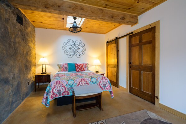 1 bedroom, desk, free WiFi, bed sheets