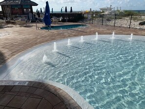 Una piscina cubierta, una piscina climatizada