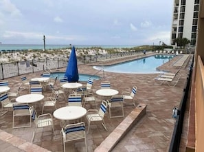 Una piscina cubierta, una piscina climatizada