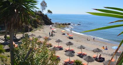 Bright & Large Penthouse, 2 Terassit, altaat, Puutarha, 2 uima-allasta, Rannat, Golf