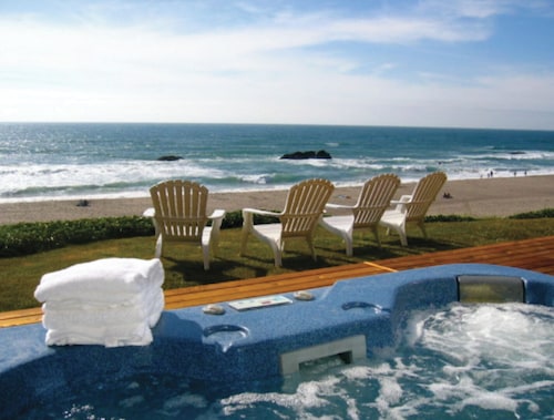 OCEAN FRONT KILLER VIEW, HOT TUB, WALK TO CASINO