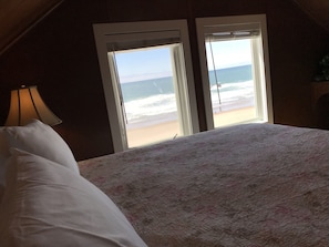 3 bedrooms, iron/ironing board, free WiFi, bed sheets - OCEAN FRONT KILLER VIEW, HOT TUB, WALK TO CASINO (Lincoln City)