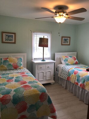 3 bedrooms, WiFi - Lovely First Floor Oceanfront 207 E 22nd Spray Beach, LBI, New Jersey.  (Long Beach Township)