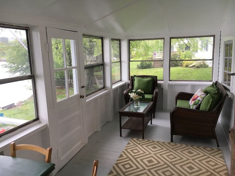 Charming Lake Front Cabin On Highland Lake - 뉴햄프셔