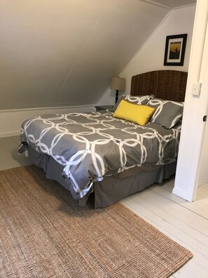 2 bedrooms, travel cot, free WiFi, bed sheets