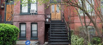 Cap Hill 1-level Loft-style 2 Bedroom, near Capitol, Eastern MarketFREE Parking,