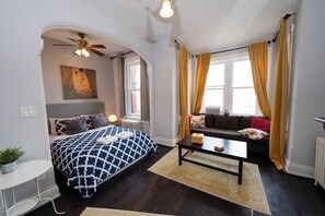 2 slaapkamers, een strijkplank/strijkijzer, gratis wifi, beddengoed