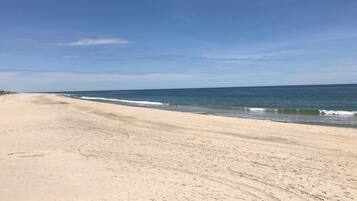 Beach nearby, sun-loungers, beach towels
