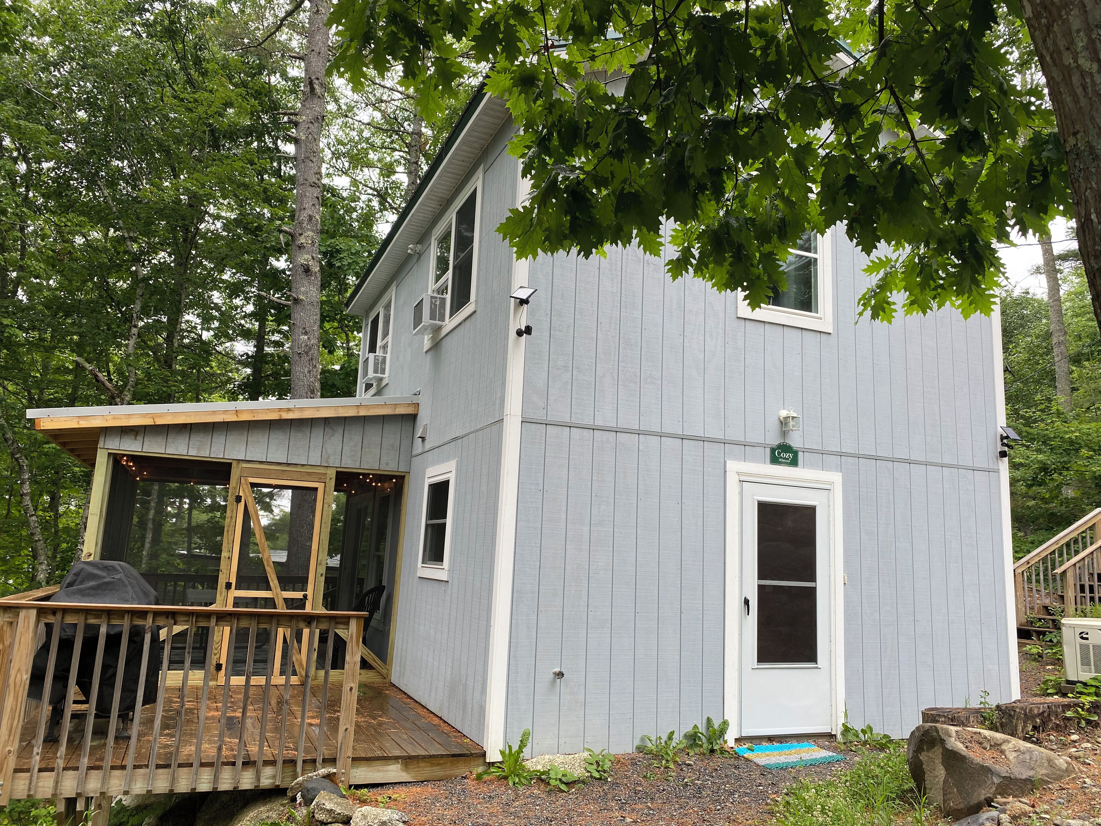 Cozy Haven: A Lakeside Cottage Near Acadia