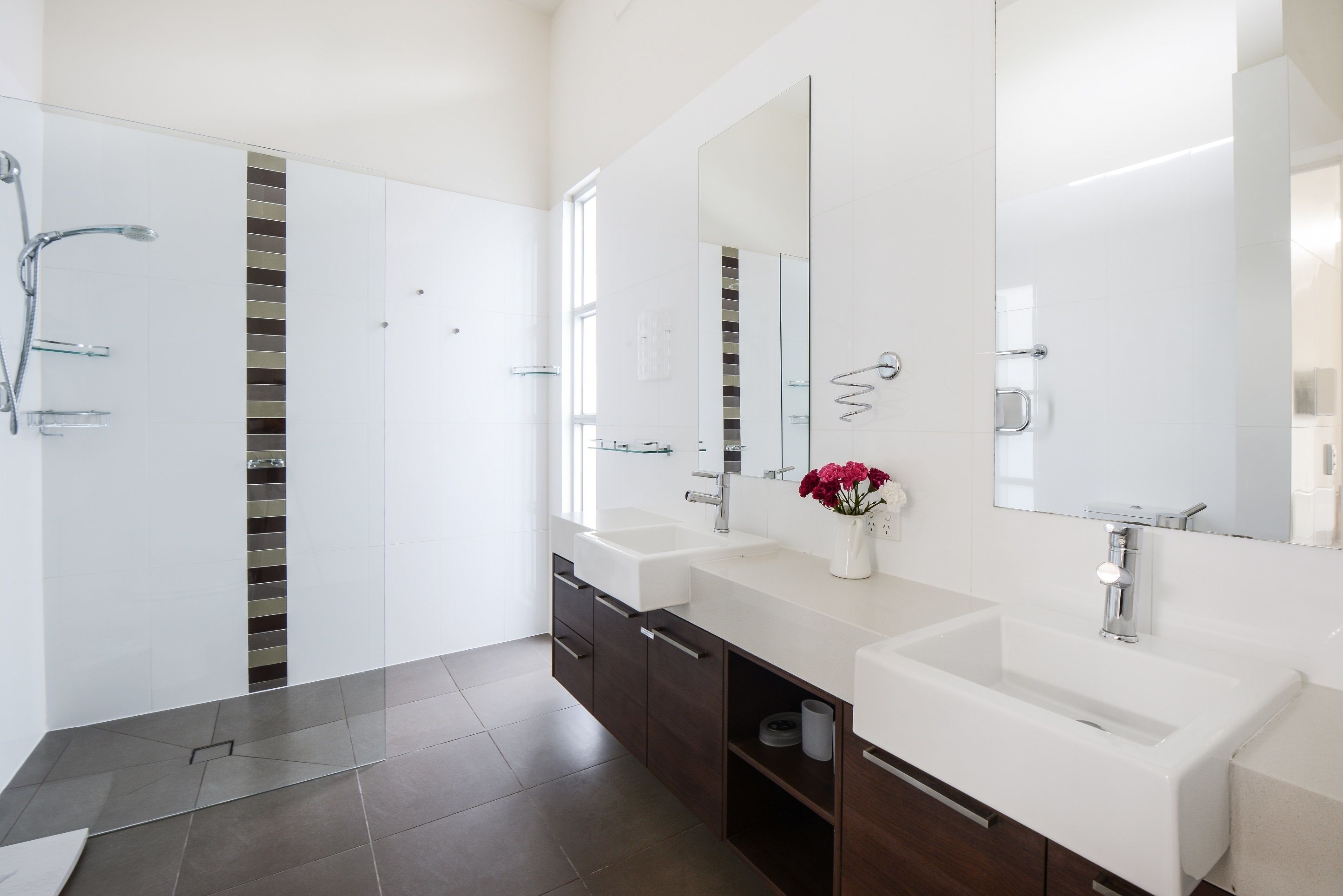 3 Bedroom 2.5 Bathroom Townhouse | Bathroom | Separate tub and shower, free toiletries, hair dryer, towels