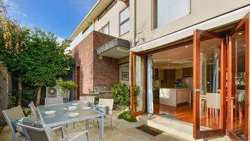 3 Bedroom 2.5 Bathroom Townhouse | Terrace/patio