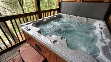 Tina de hidromasaje al aire libre