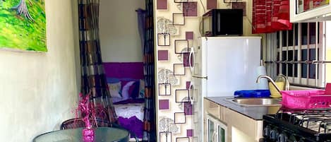Refrigerador, microondas, horno y parrilla de estufa
