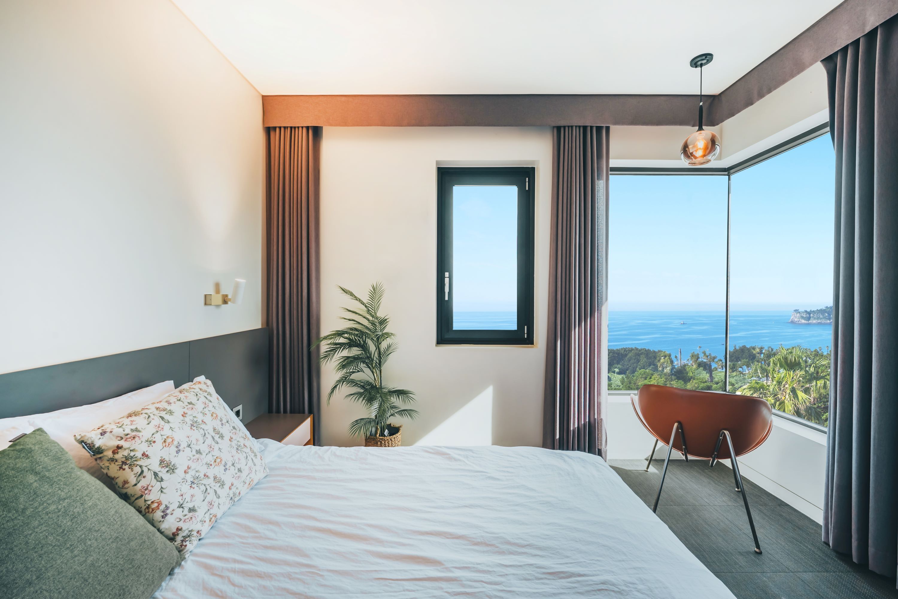 deluxe room | premium bedding, down duvets, desk, soundproofing