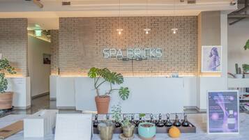 Whirlpool, Körperbehandlungen, Aromatherapie, Warmsteinmassagen