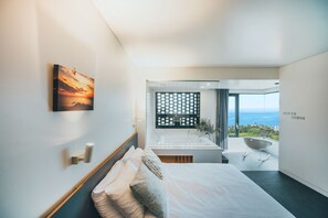 Premium Room | Premium bedding, down comforters, desk, soundproofing - Jeju Bricks Hotel (Seogwipo)