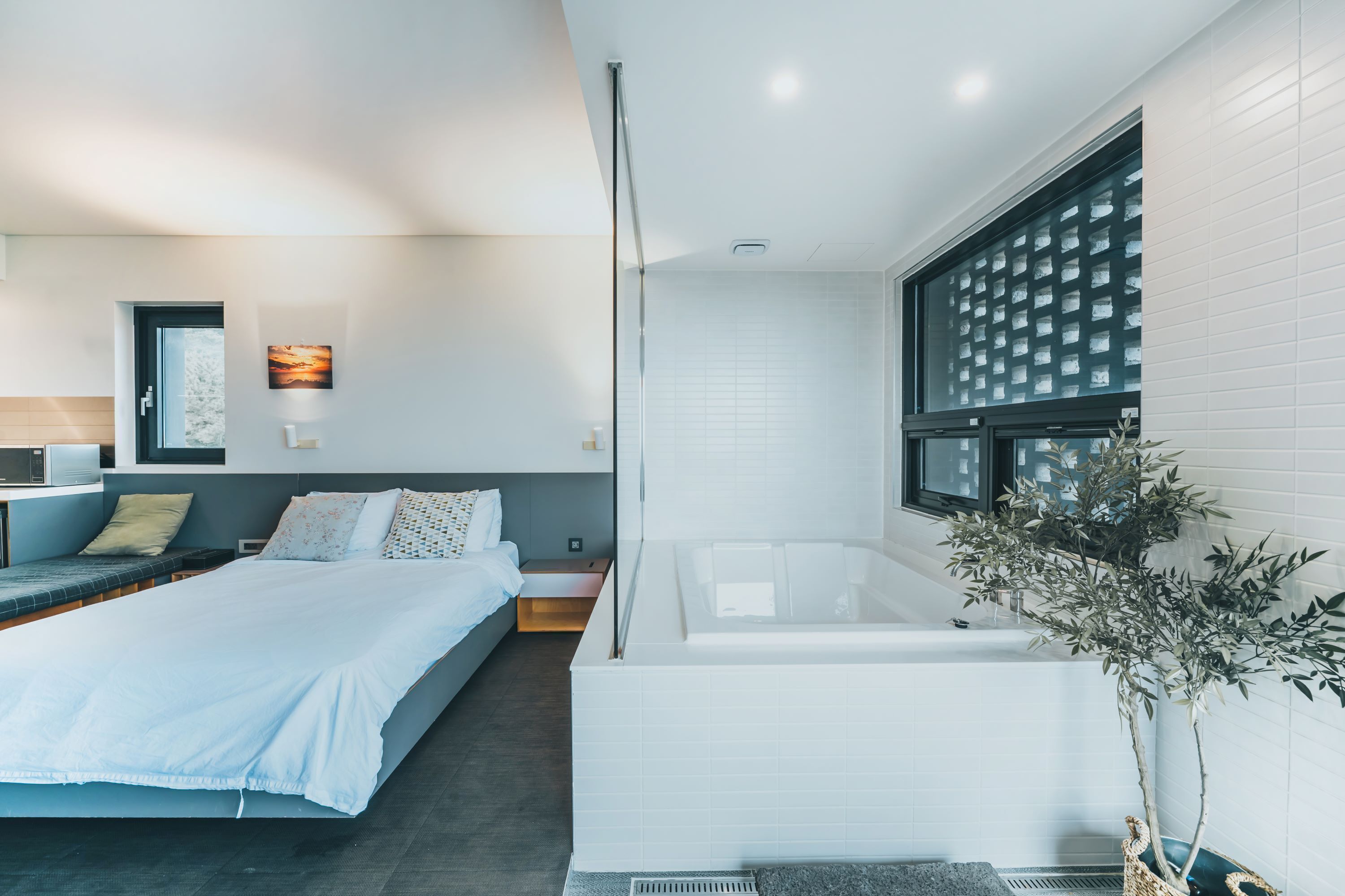 Premium Room | Premium bedding, down comforters, desk, soundproofing