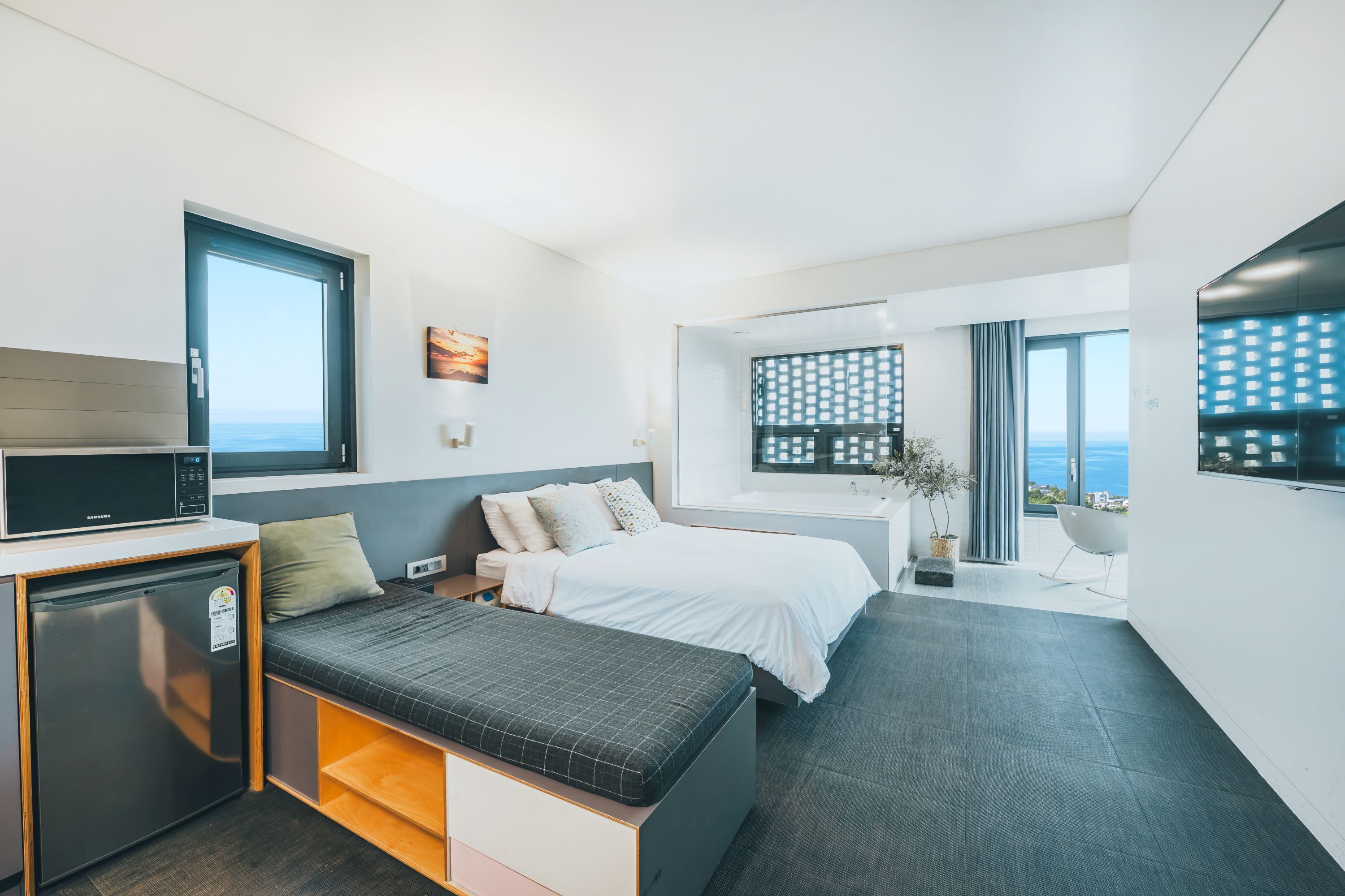 Premium Room | Premium bedding, down comforters, desk, soundproofing