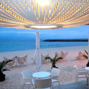A beachside restaurant with outdoor seating, a view of the sea, and a unique ceiling design. - PORTO TERRACE ❤ 70m2 Apartment with Lovely Balcony (Espinho)