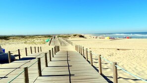 Nära stranden och strandhanddukar