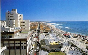 Playa en los alrededores y toallas de playa 