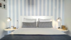 1 habitación, caja de seguridad en la habitación y escritorio 