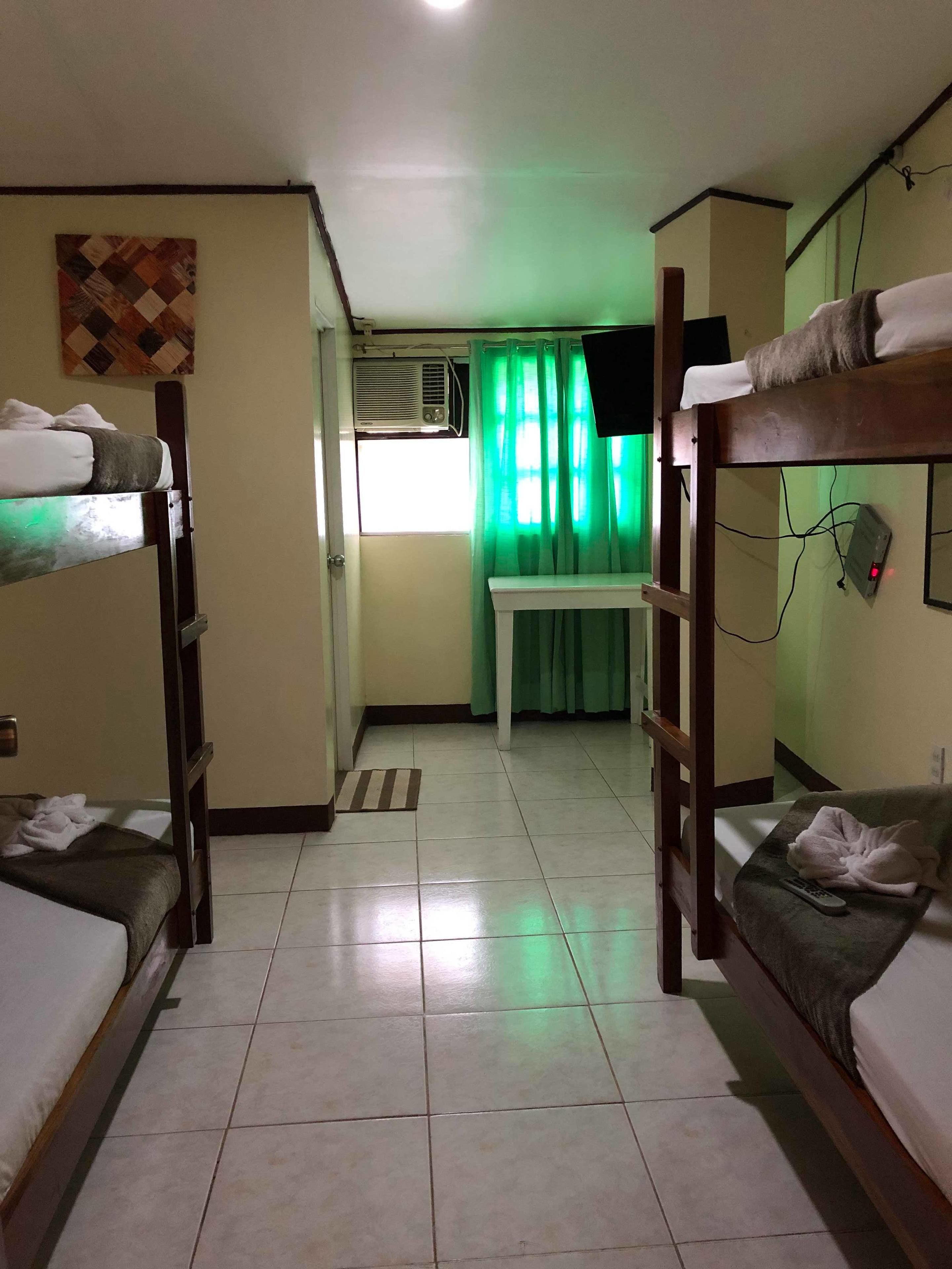 budget room | desk, iron/ironing board, free wifi