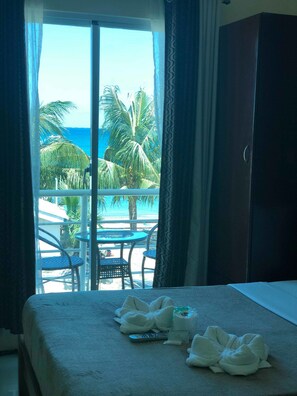 Habitación estándar | Escritorio, tabla de planchar con plancha, wifi gratis