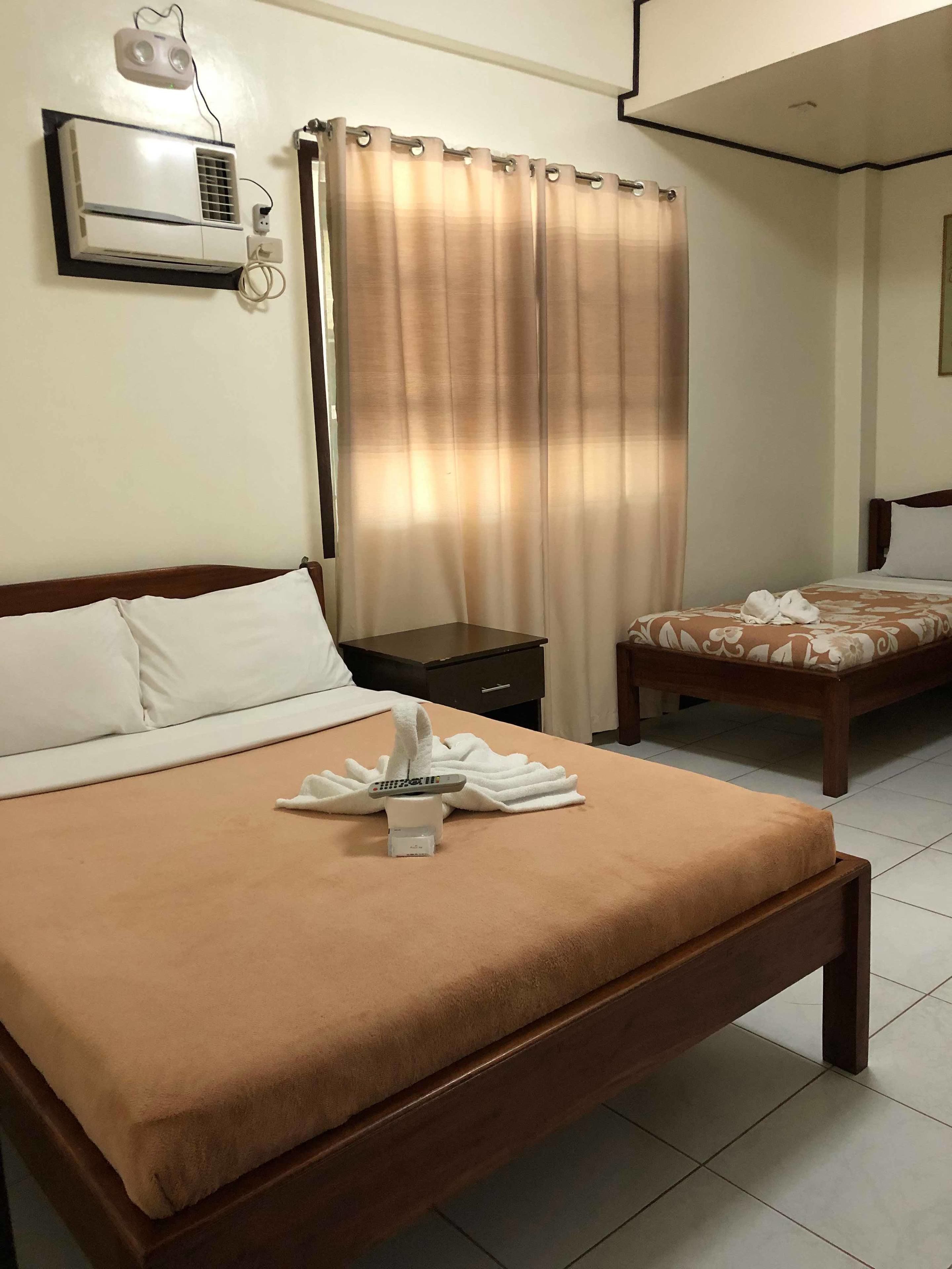 deluxe a | desk, iron/ironing board, free wifi